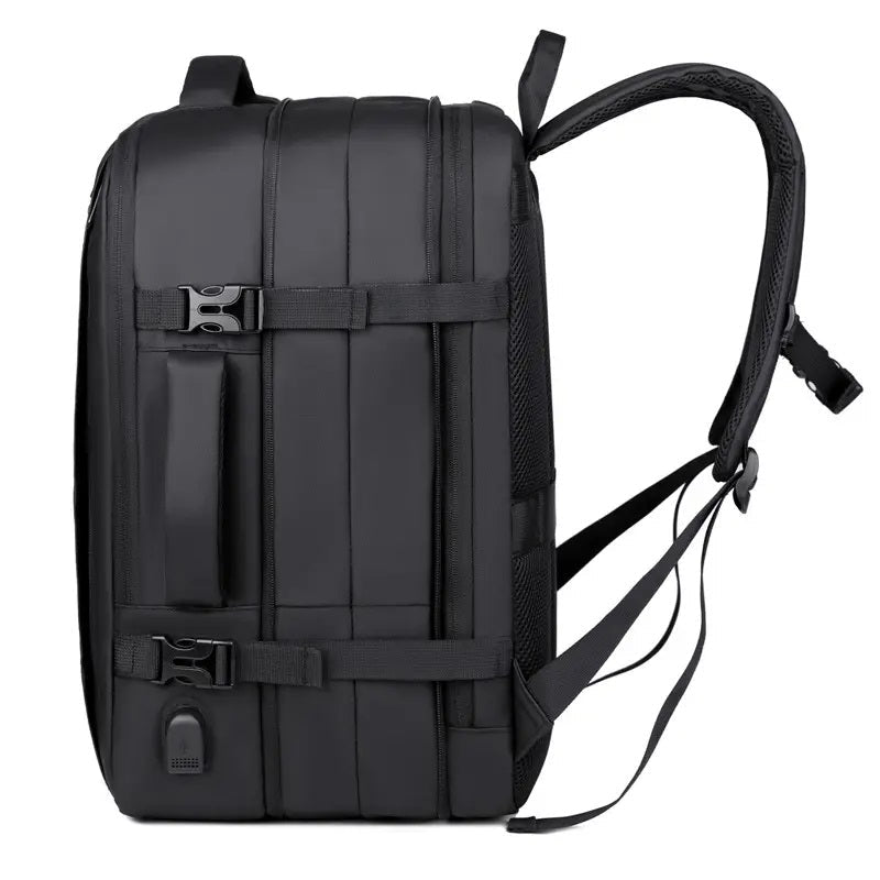 Mochila Ejecutiva para Laptop Expandible 20-39 L, USB y Antirrobo