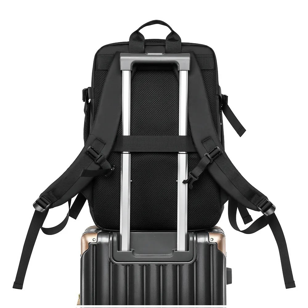 Mochila Ejecutiva para Laptop Expandible 20-39 L, USB y Antirrobo