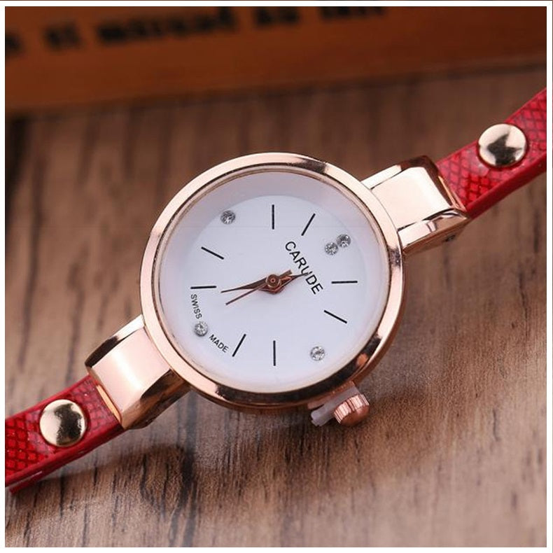 Reloj Personalizado para Mujeres con Incrustaciones y Pulsera Rojo