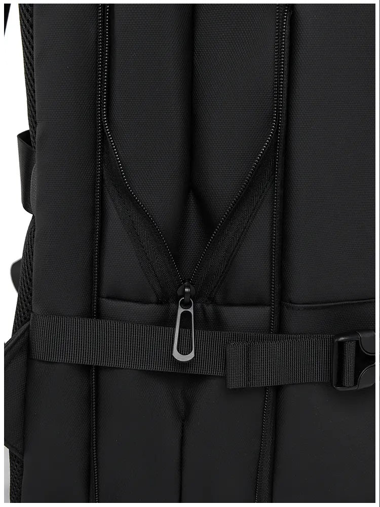 Mochila Ejecutiva para Laptop Expandible 20-39 L, USB y Antirrobo