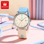 Reloj OLEVS 2991 para mujer celeste y beige, reloj completo en un escenario de estilo casual