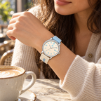 Reloj OLEVS 2991 para mujer celeste y beige, mujer usando el reloj en una cafetería