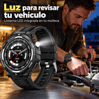 Uso de linterna LED al revisar el vehículo